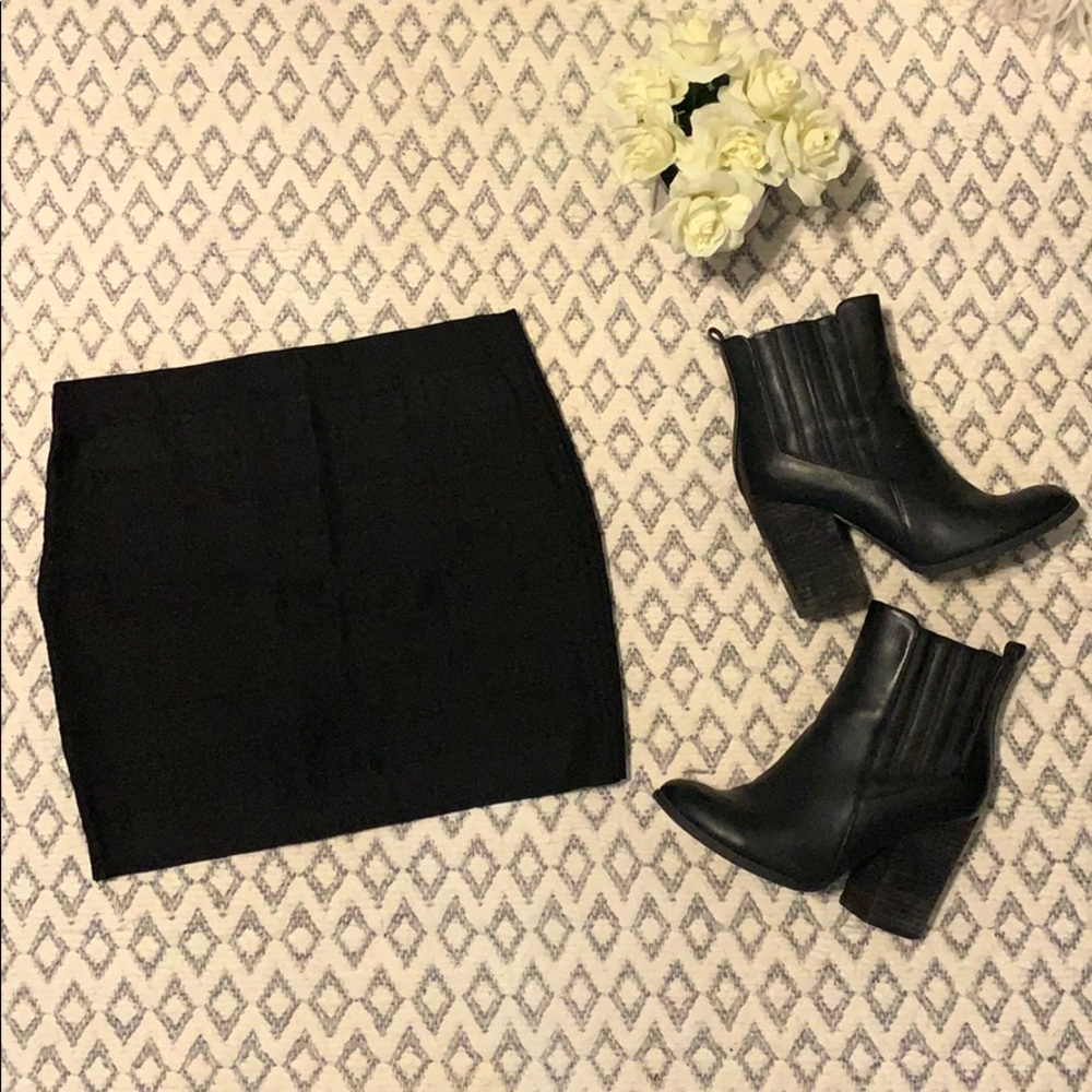 Black bodycon mini skirt